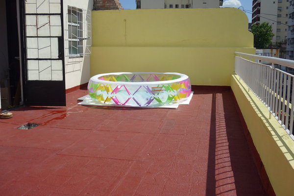 ¿Se puede poner una piscina desmontable en la azotea de un bloque de viviendas?
