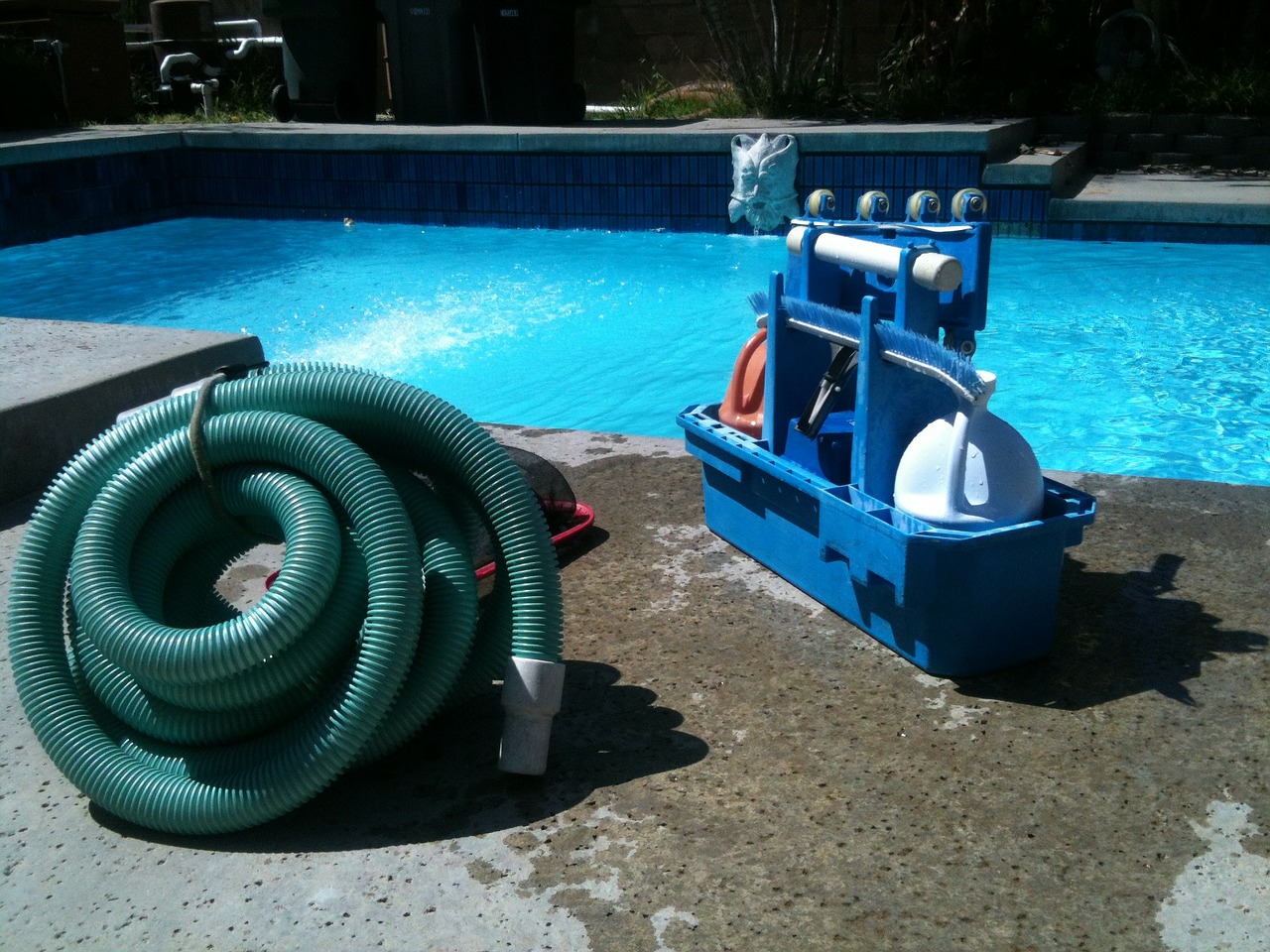 pool-cleaning-330399-1280.jpg