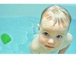 Razones por las que debes llevar a tu bebé a la piscina