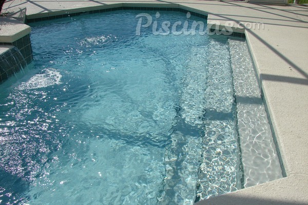 ¿Cómo detectar fugas en tu piscina?