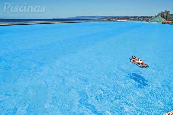 Batiendo récords: la piscina más grande del mundo