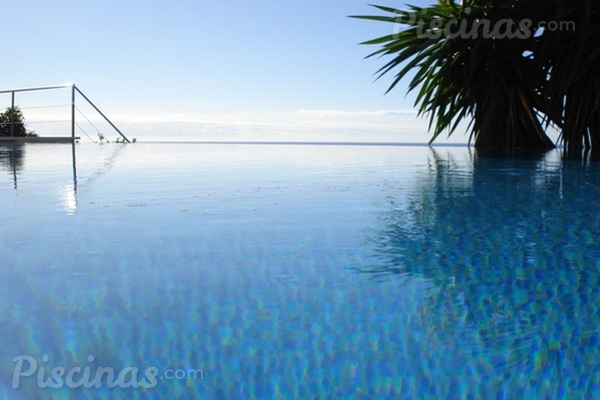 Piscinas desbordantes, la tendencia de este verano