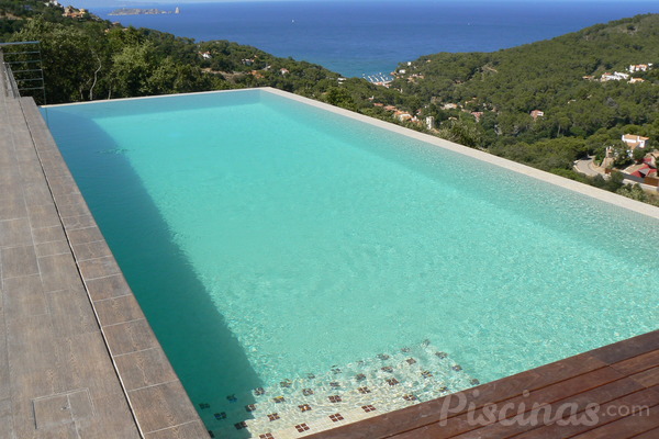 Cómo mantener el liner de la piscina siempre perfecto