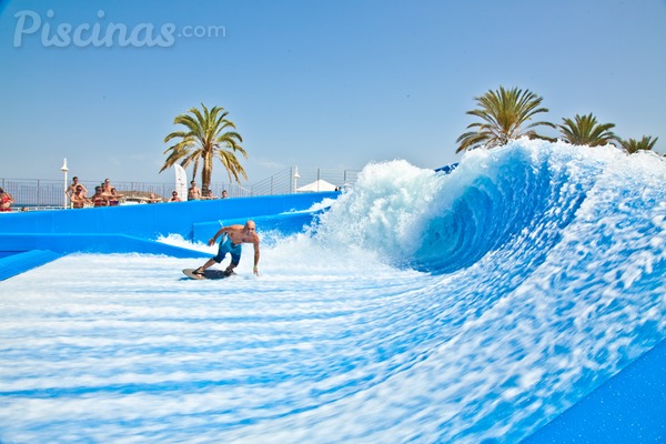 Las mejores olas se cogen en la piscina