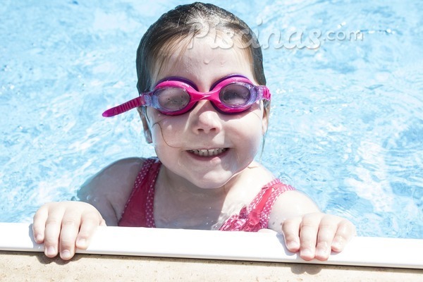 Cuidado con las otitis en las piscinas