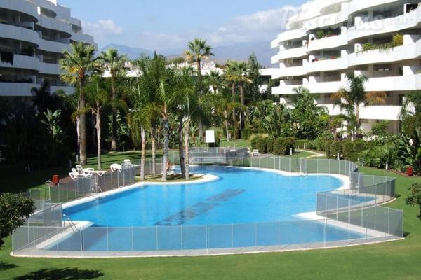 5 razones por las que instalar una valla de seguridad en tu piscina -  Carpinteria metalica Castellon. Carpinteria metalica Valencia