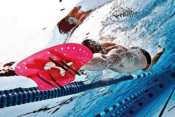 Cinco accesorios económicos para entrenar en la piscina