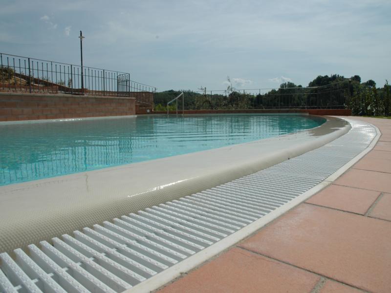 piscina-bordo-sfioro13.jpg