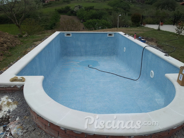 Piscinas de hormigón proyectado, con skimers.