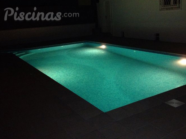 Iluminación piscina con leds