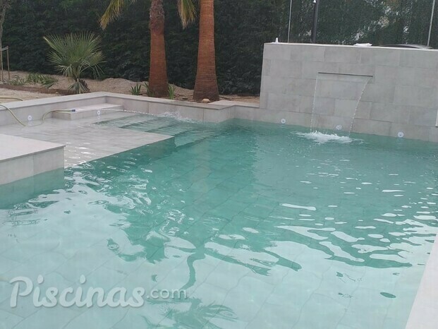 piscina layos 2.jpg