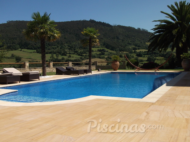 Piscina de lujo revestida en gresite