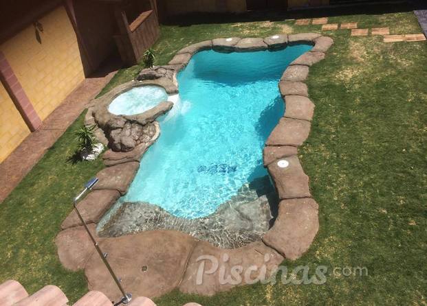 Piscina tematizada con spa