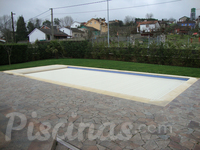 Piscina gunitada crema