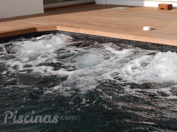 Piscina con Jacuzzi