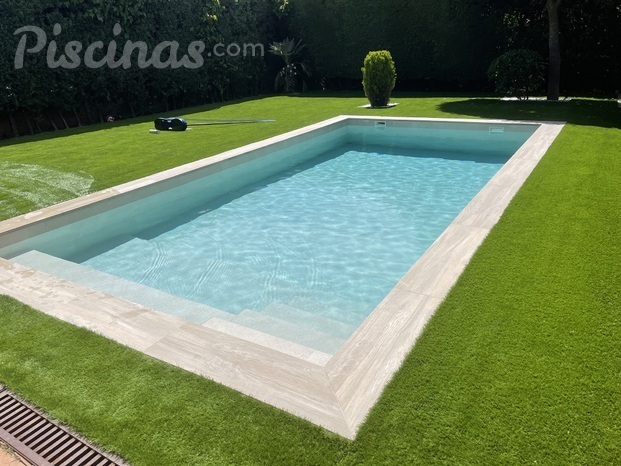 Piscina de obra acabado porcelanico Ceramica Mayor.