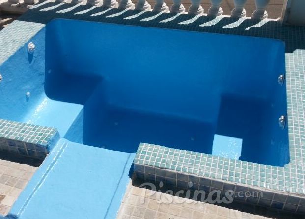 Piscina con spa detalle spa