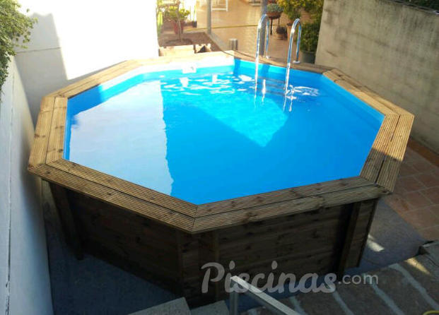 Piscina de madera maciza