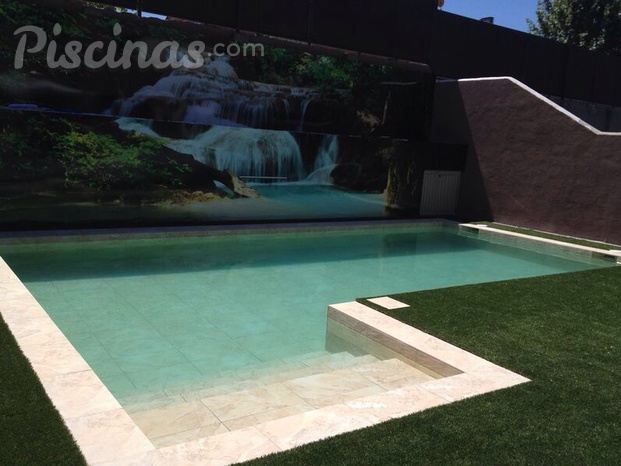 Piscina con revestimiento exterior e interior con plaqueta