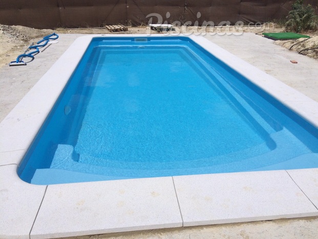 Piscina poliéster modelo Estela 