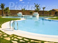 Piscina con entrada