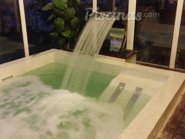 Construcción de jacuzzi de obra en interior