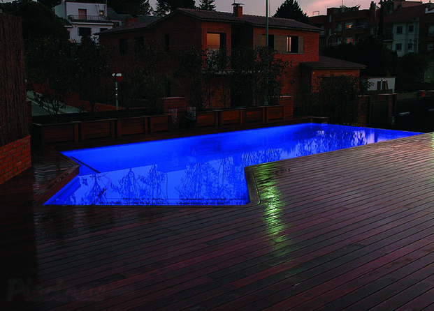 Piscina iluminada con leds