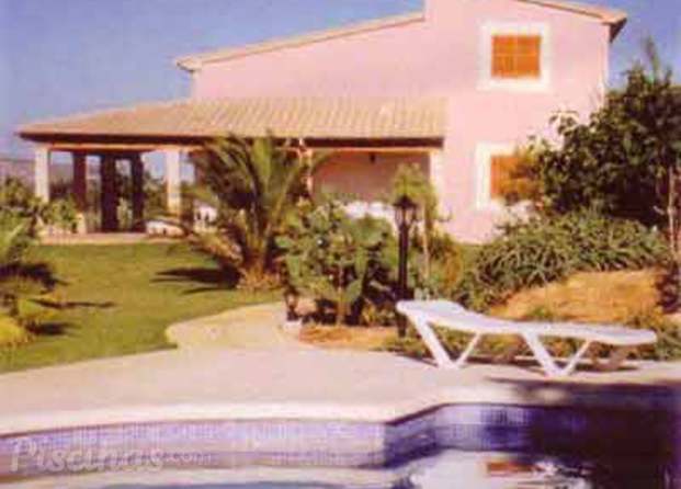 Jardín y Piscina