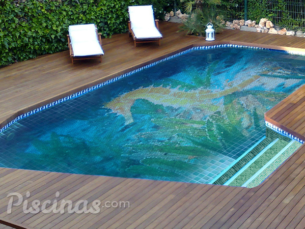 piscina con imitación gresite caballito de mar.jpg