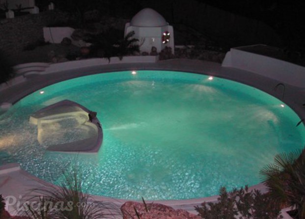 Piscina iluminada