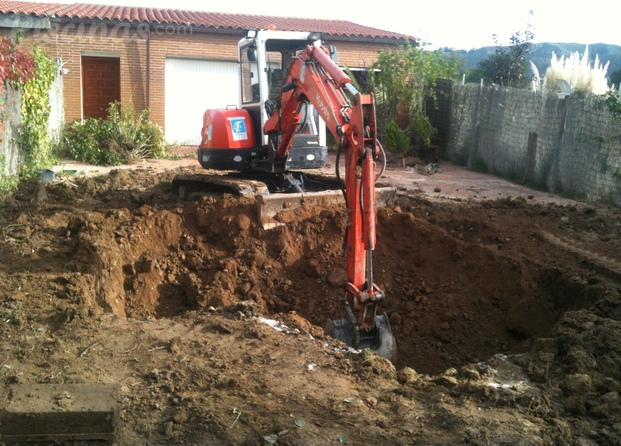 Piscina en construcción 