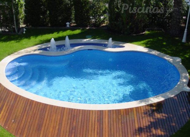 Piscina con surtidores