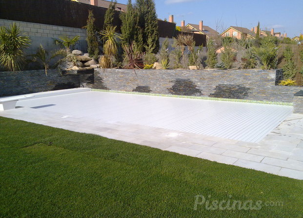 Cubierta piscina blanca