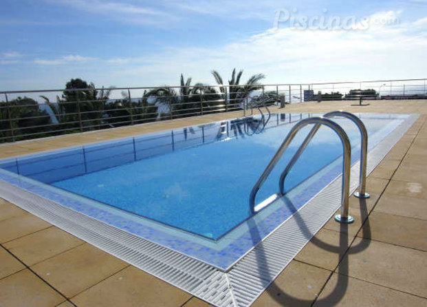 Piscina rebosante 