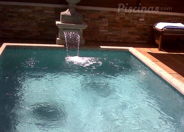 Piscina con fuente