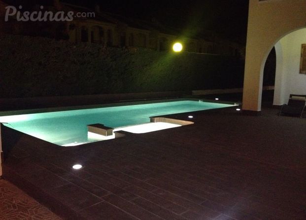 Iluminación de piscinas