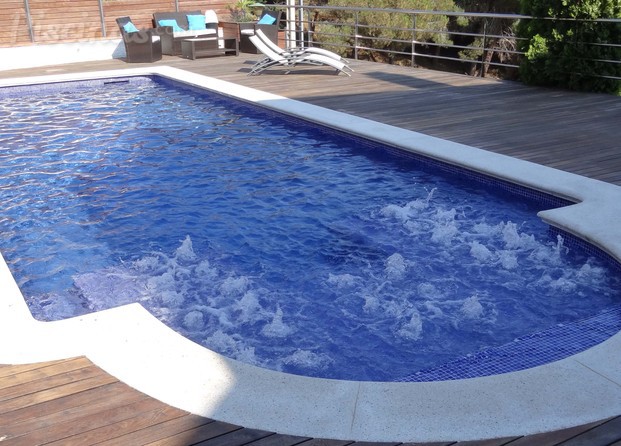 Piscina con Jacuzzi integrado