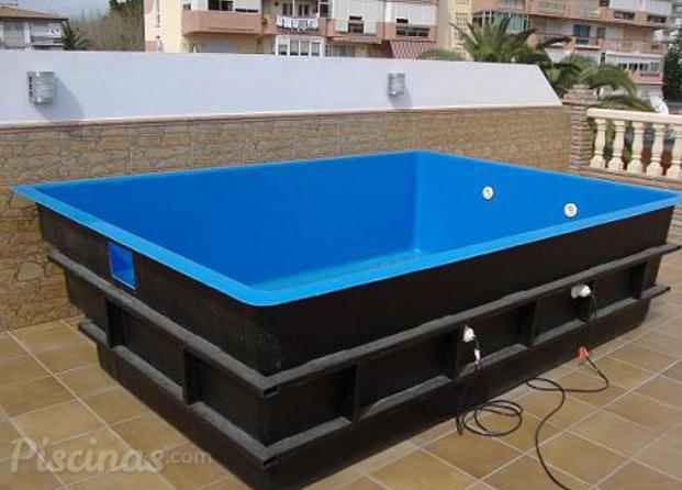 Piscina de poliéster para superficies de 3,20 x 2,20 x 0,80m prof