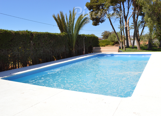 Reparación de pérdida de agua en piscina de 12x6 metros