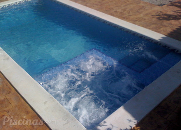 Piscina con yacuzzi 