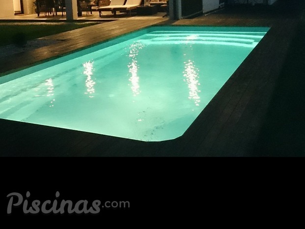 Piscina vista nocturna