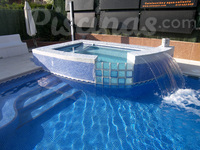 Jacuzzi integrado en piscina