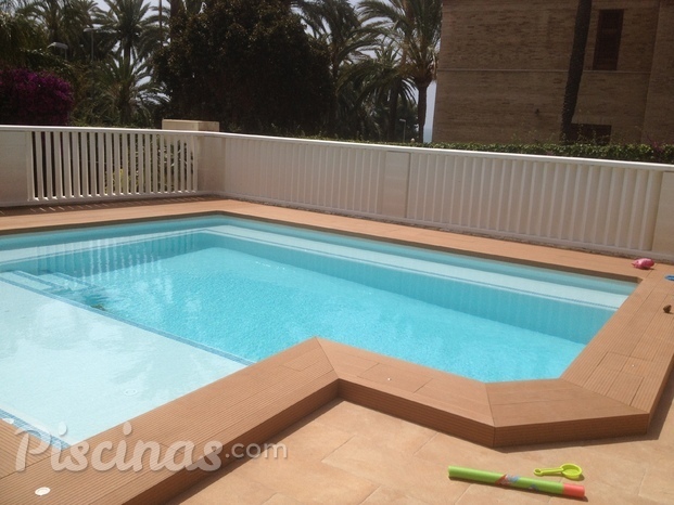 PISCINA CON ZONA HIDROMASAJE