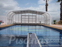 Piscina con escalones interiores y acceso