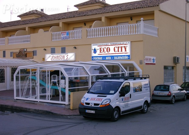 Tienda y bus Trafic