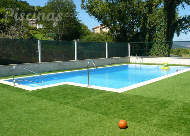 Piscina de hormigón con puente térmico y lámina armada