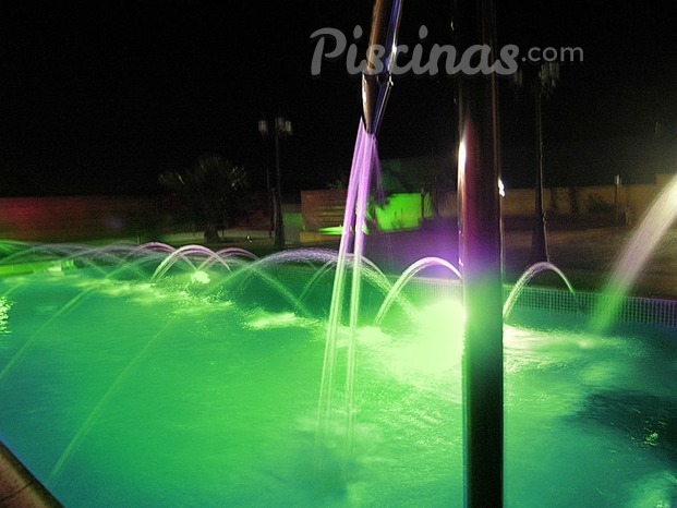 Piscina con iluminación